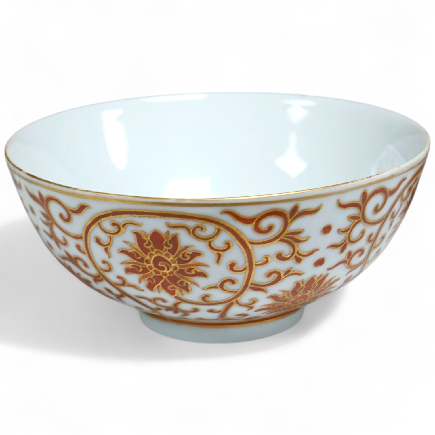 A Chinese rouge de fer enamelled bowl, 13.5cm diameter.